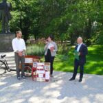 Piotr Bartela; Zuzanna Gruszczyńska, MiGBP w Kluczborku; Artur Nowak, Członek Zarządu Powiatu w Kluczborku