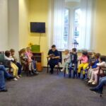 Justyna Jurasz podczas prowadzenia spotkania. Justyna Jurasz podczas prowadzenia spotkania.