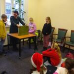 Justyna Jurasz podczas prowadzenia zajęć.