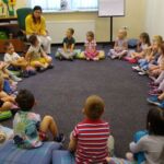 Justyna Jurasz podczas prowadzenia zajęć