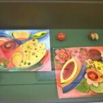 Fantazyjne obrazy i jabłka z ceramiki