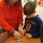 Warsztaty ,,Mama Czarodziejka i kolorowe bransoletki"