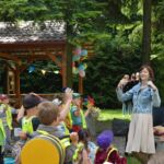 Zabawy ruchowe prowadzone przez Barbarę Pająk - nauczyciela bibliotekarza PBW