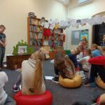 Uczestnicy podczas prezentacji legend