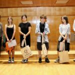 Irena Paul,-koordynator konkursu z ramienia Liceum Plastycznego wraz z laureatami: Anastazja Owsiak, Anna Kaczmarek. Maja Drążek, Michał Kobyłkiewicz, Katarzyna Zmysłowska